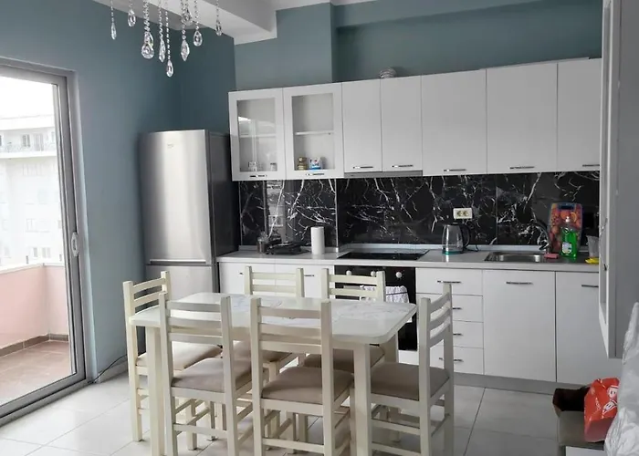 Ewa Apartamento Golem (Tirana)